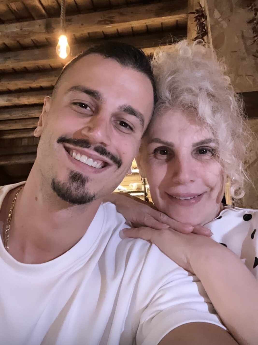 Mbretëresha e tij feston ditëlindjen, Mateo i bën urimin më të bukur