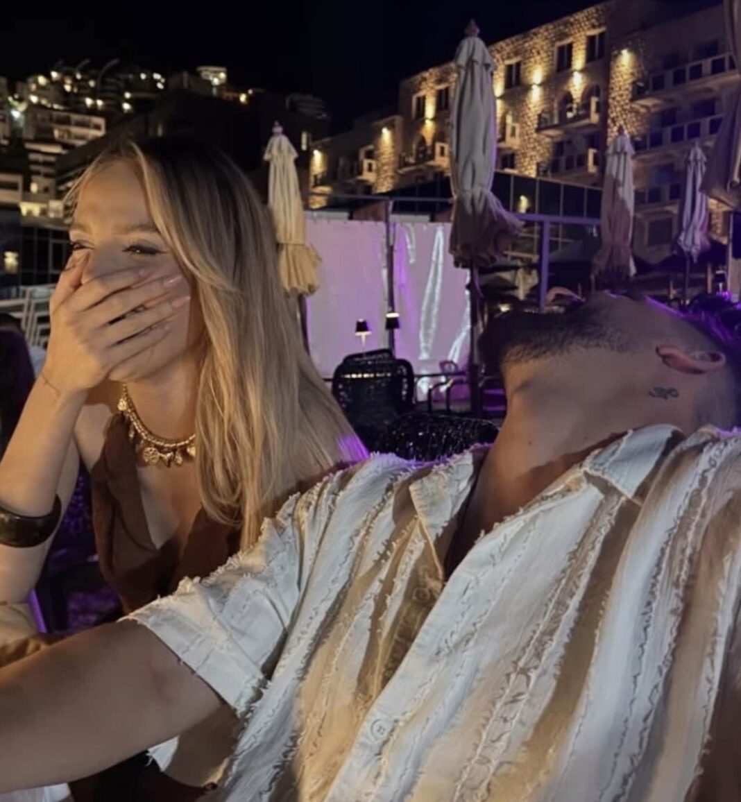Mes të qeshurash dhe romancës, Selin dhe DJ Gimbo shijojnë pushimet