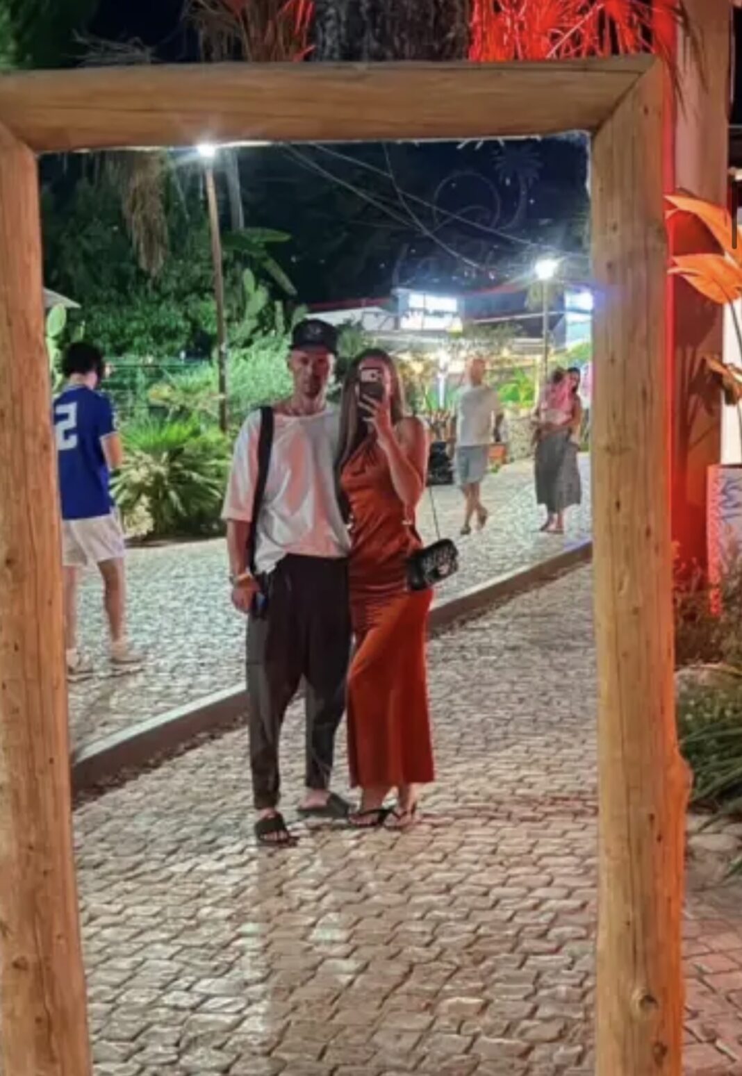 Për herë të parë, Cllevio ndan fotot krah partneres