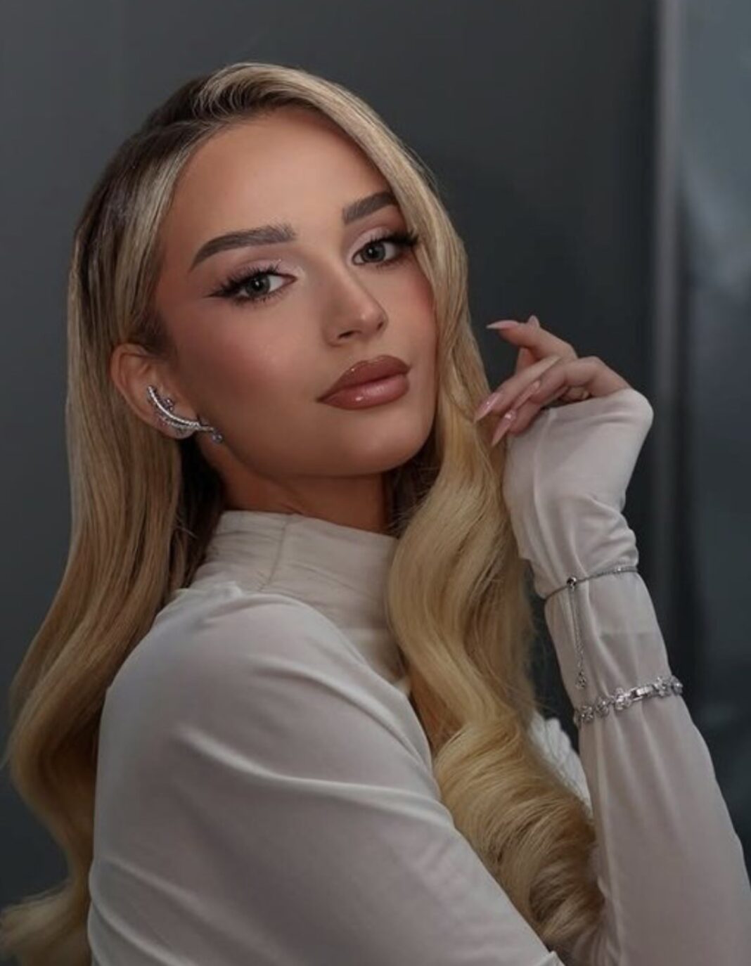 “E kam ëndërruar që e vogël rikthimin!” Selin Bollatit i besohet bashkëprezantimi i emisionit në Top Channel