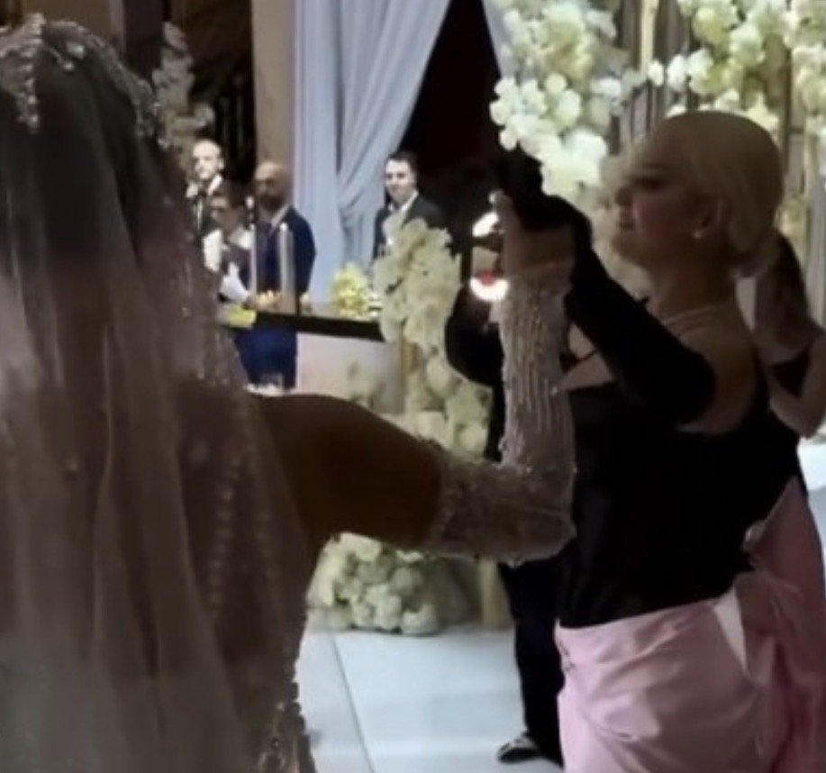 Bebe Rexha e djeg në dasmën e të vëllait, shpërthejnë tupanat, vallet dhe këngët shqiptare